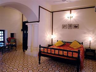 Alipura Palace 3*